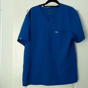 Men’s FIGS scrub top